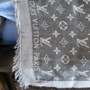 Louis Vuitton Wrap